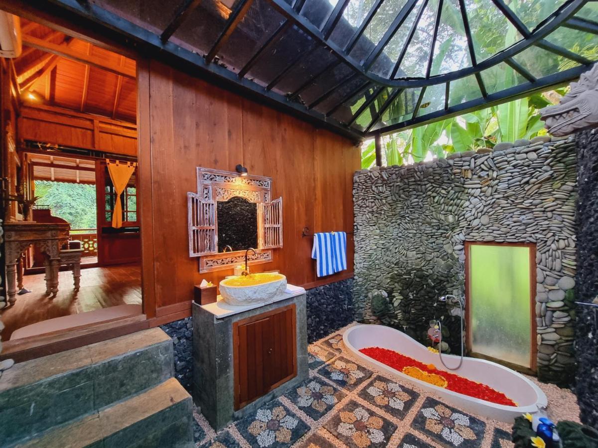 Avalon Ubud Castle & Spa Exterior photo