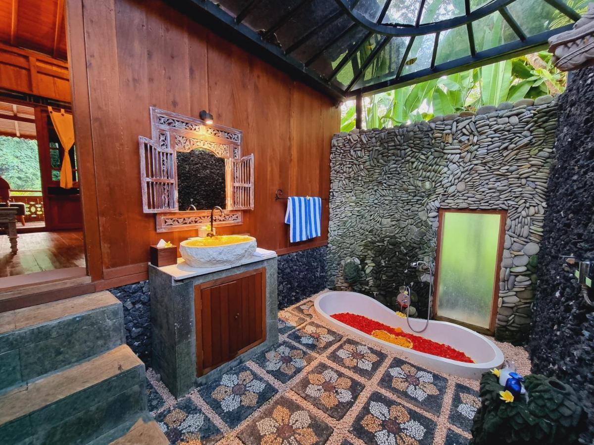 Avalon Ubud Castle & Spa Exterior photo