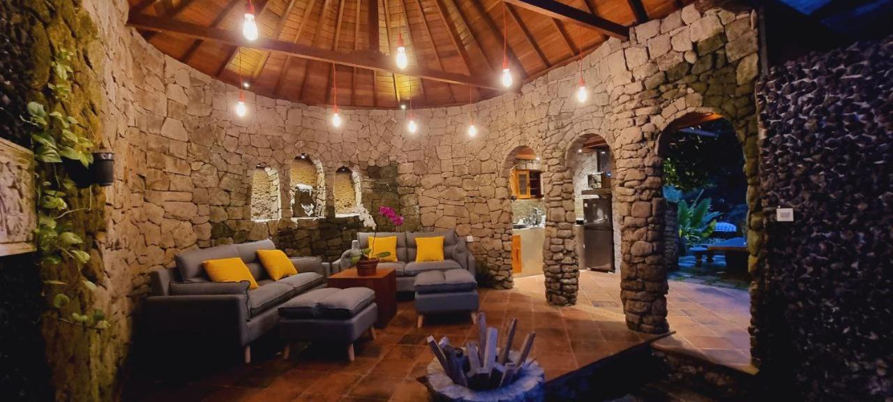 Avalon Ubud Castle & Spa Exterior photo