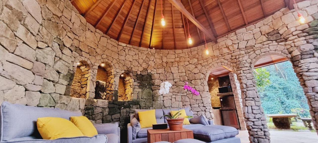 Avalon Ubud Castle & Spa Exterior photo