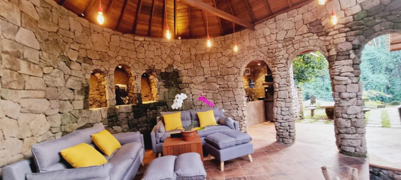 Avalon Ubud Castle & Spa Exterior photo